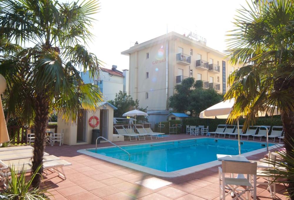 hotelgaudia en swimming-pool 007